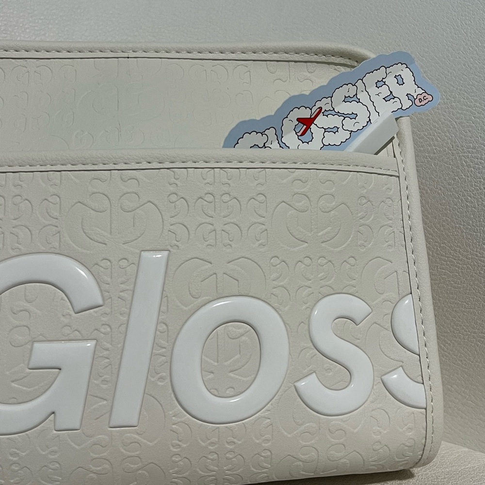 NWT limited edition Glossier holiday beauty bag